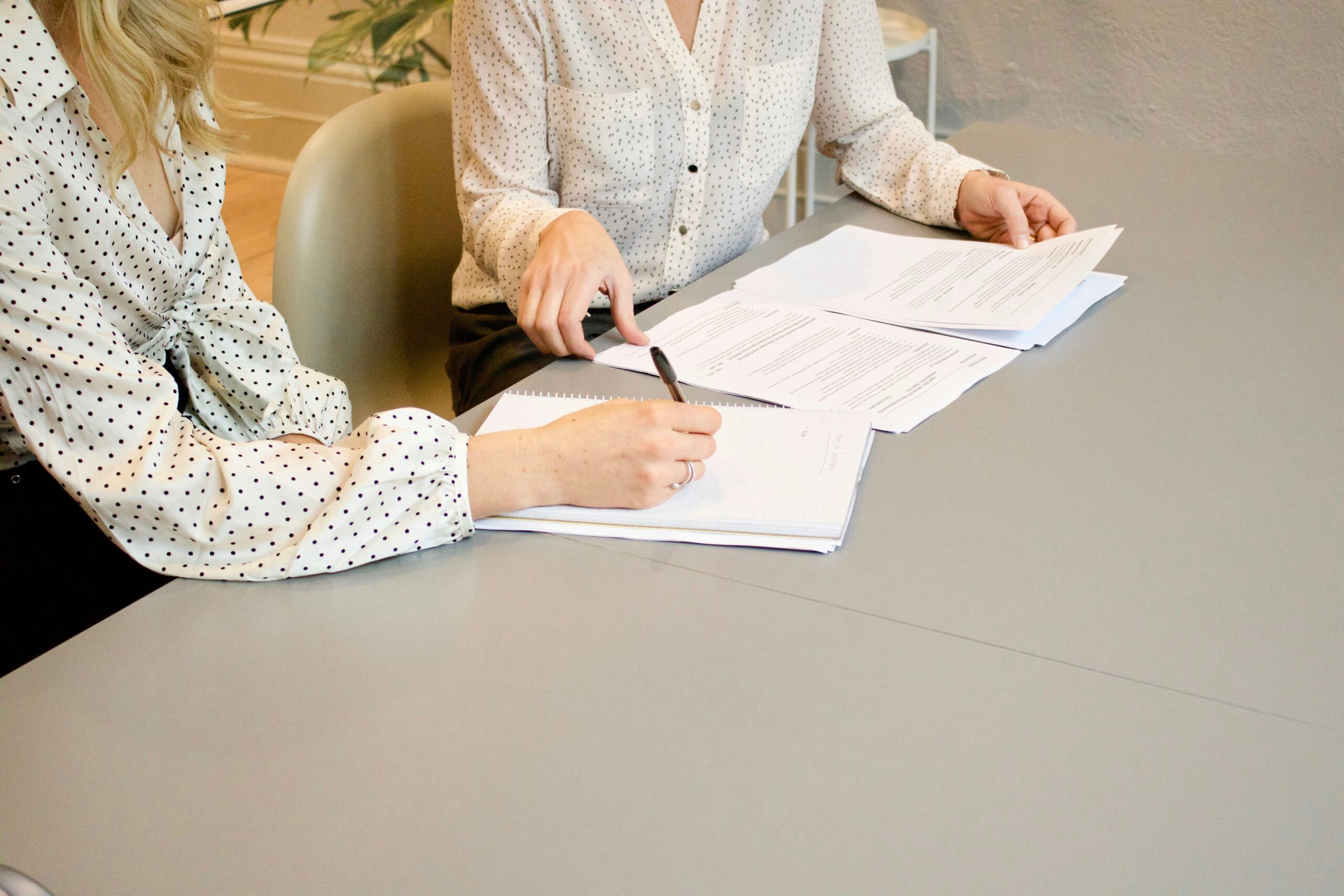 Investieren, weil wir an uns glauben: Wie eine Finanzberatung Frauen stärkt, ohne mit der Trennung zu drohen